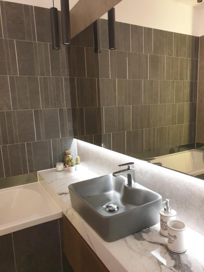 Qualis Apartament Brasov Ngoại thất bức ảnh